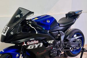 Yamaha R7
