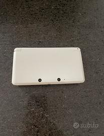 nintendo 3ds con caricatore e gioco