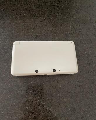 nintendo 3ds con caricatore e gioco