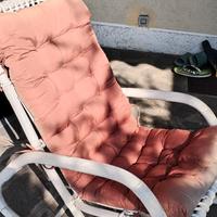 SEDIA A DONDOLO CON CUSCINO IN VIMINI