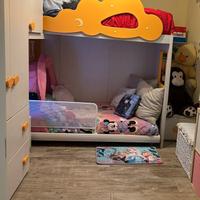 Cameretta con letto a castello con soppalco