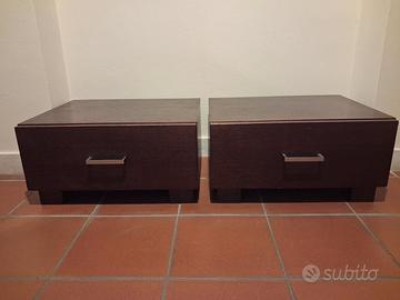 Coppia di comodininin legno massello