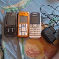 3 vecchi telefoni Vintage (non so se funzionanti)