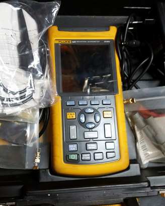 Oscilloscopio fluke 124 nuovo