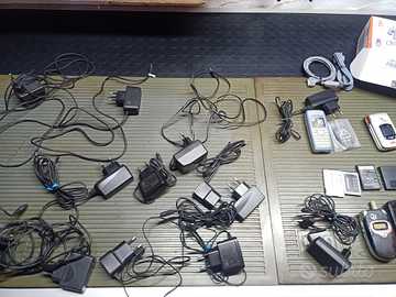Telefoni cellulari più vari caricatori