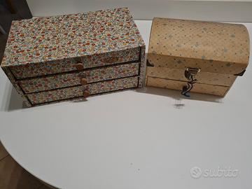 Portagioie vintage in cartone fiorato