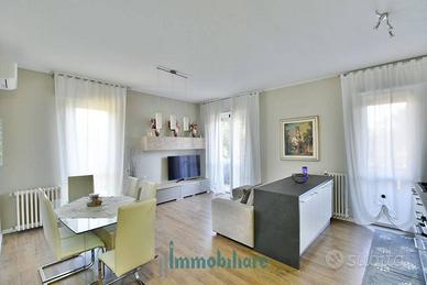 Appartamento di 85 m² con 3 locali e box auto a Se