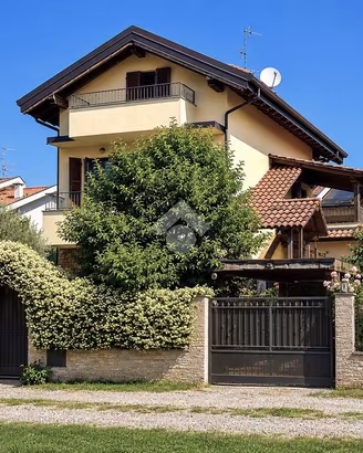 BIFAMILIARE A VIMERCATE