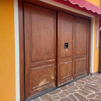 Porta basculante motorizzata