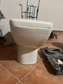 Wc Ideal Standard filo muro