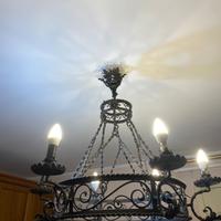 Lampadario in ferro battuto