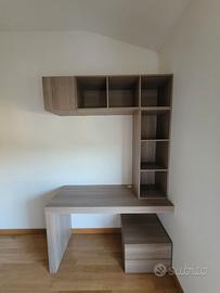 Mobile scrivania a muro con libreria