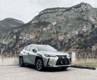 Lexus ux250h hybrid 184cv fullOpt Garanzia leggere