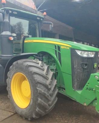 trattore JOHN DEERE 8370 R