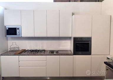 Cucina mostra NUOVA, componibile