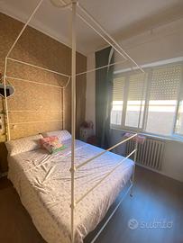 Letto a baldacchino ferro battuto