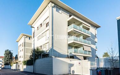 RECENTE COSTRUZIONE: ESCLUSIVO TRILOCALE CON GIARD