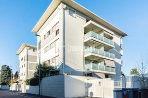 RECENTE COSTRUZIONE: ESCLUSIVO TRILOCALE CON GIARD