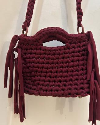 Borsa con manico integrato e tracolla