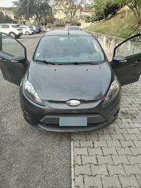 Auto ford fiesta