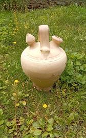 Anfora brocca antica in terracotta
