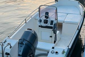 nautica barca a motore 