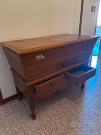 Mobili stile antico tenuti bene