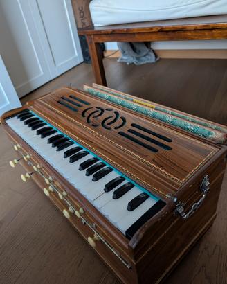 Harmonium Bina