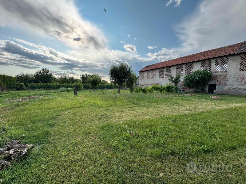 TERRENO CON IMMOBILE - Vista 3
