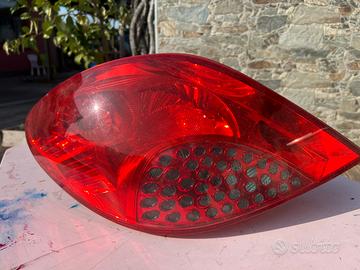 Faro posteriore peugeot 207