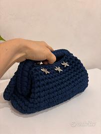 Clutch realizzata a mano all’uncinetto