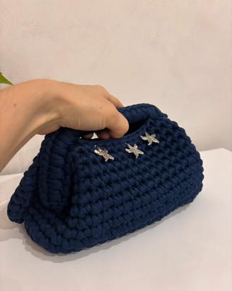 Clutch realizzata a mano all’uncinetto