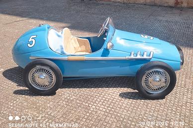 Auto a pedali Corrado e Remondini