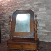 Specchio con cassetto antico