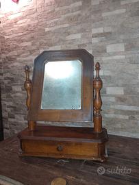Specchio con cassetto antico