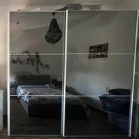 Tre pezzi d'arredamento per traslochi