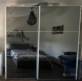 Tre pezzi d'arredamento per traslochi