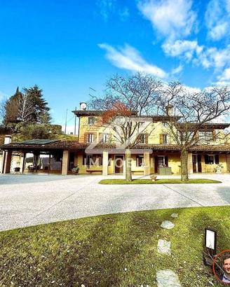 Vendiamo rustico ristrutturato tra le colline