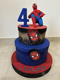Torta finta Spiderman nome e numero modificabili