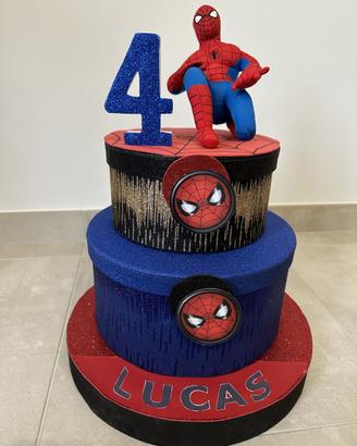 Torta finta Spiderman nome e numero modificabili