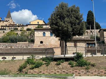 CASA INDIPENDENTE A SPELLO