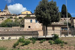 CASA INDIPENDENTE A SPELLO
