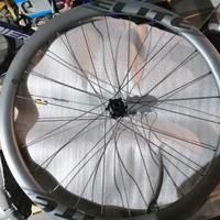 Cerchi carbonio nuovi. 