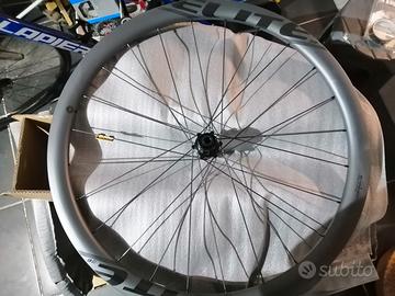 Cerchi carbonio nuovi. 