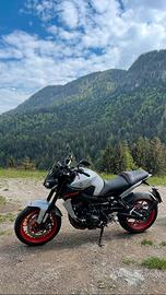 YAMAHA MT-09