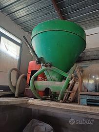 Attrezzature agricole di vario genere