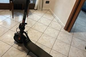 Monopattino elettrico navee v25i pro