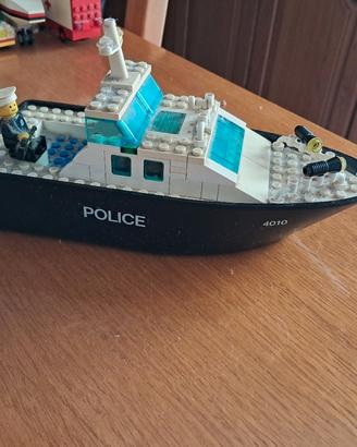 barca della polizia lego