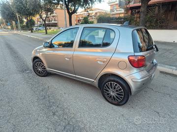 Toyota Yaris 1.0 benzina 68cv anno 05