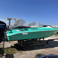 Cofano, motore, carrello e posto barca a terra